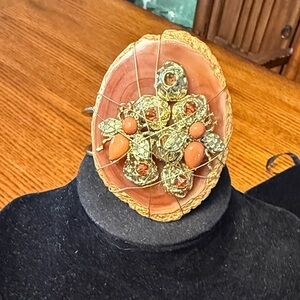Handmade cuff bracelet with agate and bees